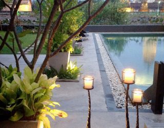 Zwembad hotel Ayutthaya met zicht op ruïnes