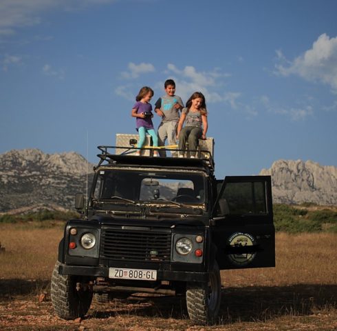 Met de jeep door het Velebit gebergte met kinderen