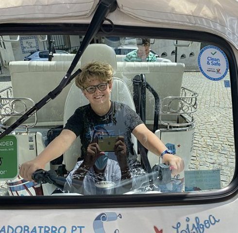 Wolf op de tuktuk door Lissabon