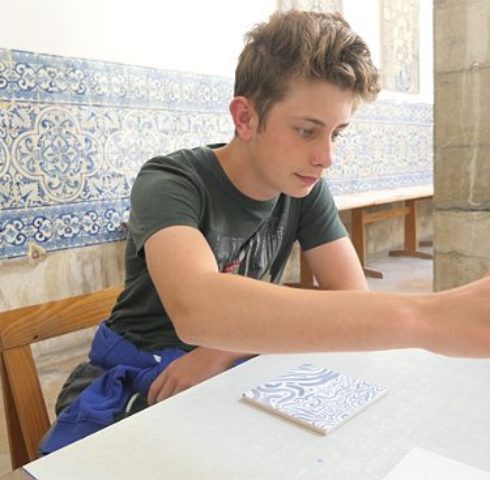 Schilder je eigen azulejo in Lissabon