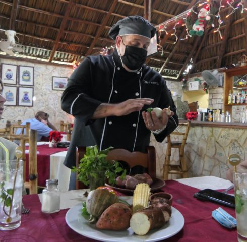 Cubaans leren koken in Havana