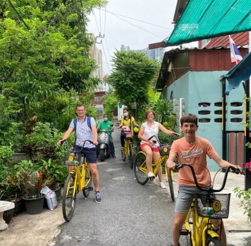 Fietstocht met kinderen door Bangkok