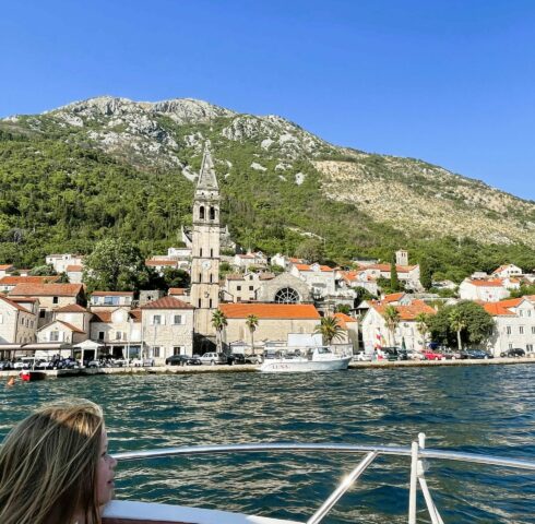 Met de speedboat naar Lady of the Rocks