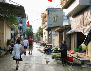 Wandelen in dorpje bij Hanoi