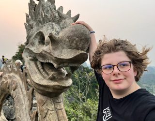 Tiener op Drakenberg bij Mua Cave in Ninh Binh