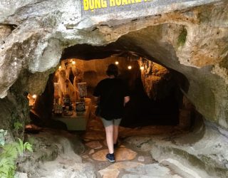 Kind bij Mua Cave in Ninh Binh