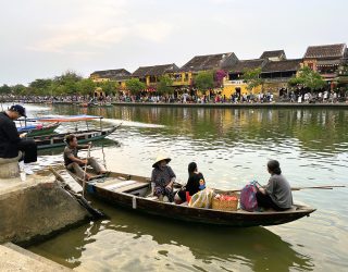 Kleurrijke boot in het Hoi An