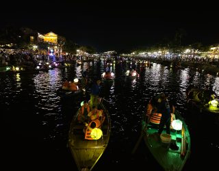 Verlichte bootjes in het feeërieke Hoi An