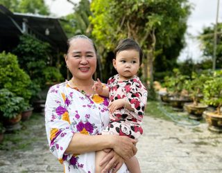 mama en kind bij Hoi An Vietnam