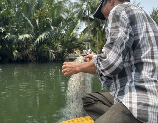 Visser in vissersboot Hoi An