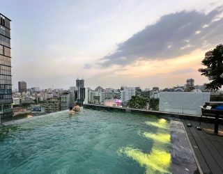 Rooftopzwembad in hotel Saigon