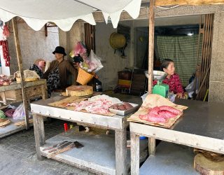 Slager op de markt in Mekong Delta