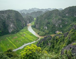 uitzichtpunt in Ninh Binh over de Ngo Dong rivier