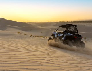 Buggy racen in de woestijn