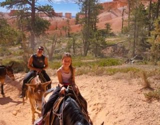 Gezin te paard bij Bryce Canyon West-USA