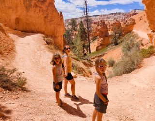 Mama en kinderen bij Bryce Canyon West-USA