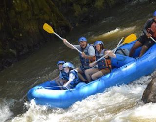 Familie Frantzen al raftend in Bali