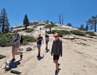 Familie op wandel n Yosemite National Park