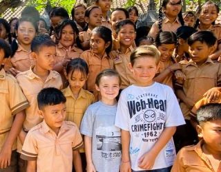 Familie Frantzen kruipt achter de schoolbanken in Bali