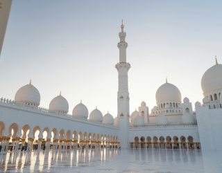 Golden hour bij Sheikh Zayed moskee in Abu Dhabi