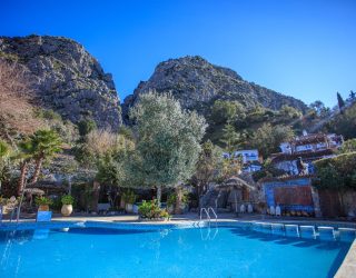 Zwembad hotel Chefchaouen in Marokko