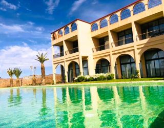 Zwembad van hotel Ouarzazate Marokko