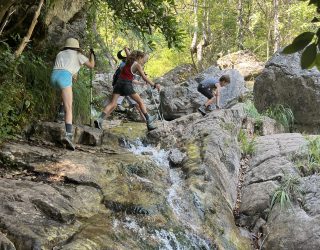 Hiken met kinderen bij waterval Olympusberg Griekenland