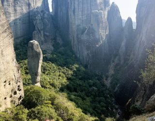 Klauteren tussen meteoren in Griekenland