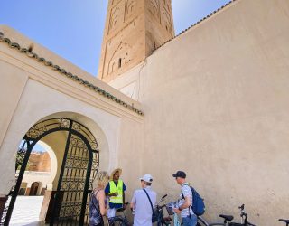 Familie op fiets in Marrakech