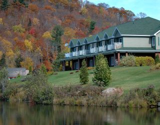 Hotel aan een meer Saint-alexis-les-monts Canada