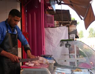 Vleeshandel op de lokale markt.