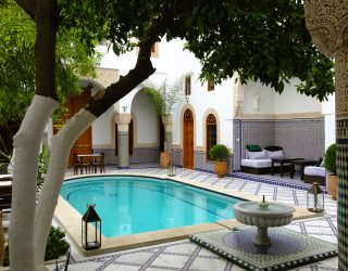 Zwembad hotel in Fez Marokko