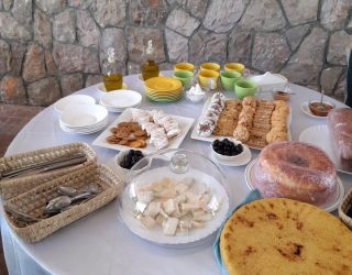 Zelfgemaakt eten op de geitenboerderij