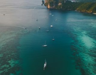 Boten op zee Ao Nang