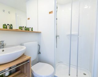 Badkamer glamping Obonjan