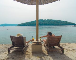 Relaxen aan het strand Obonjan