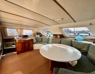 Salon van de catamaran